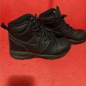 Nike Kids Black High-Top Shoes
